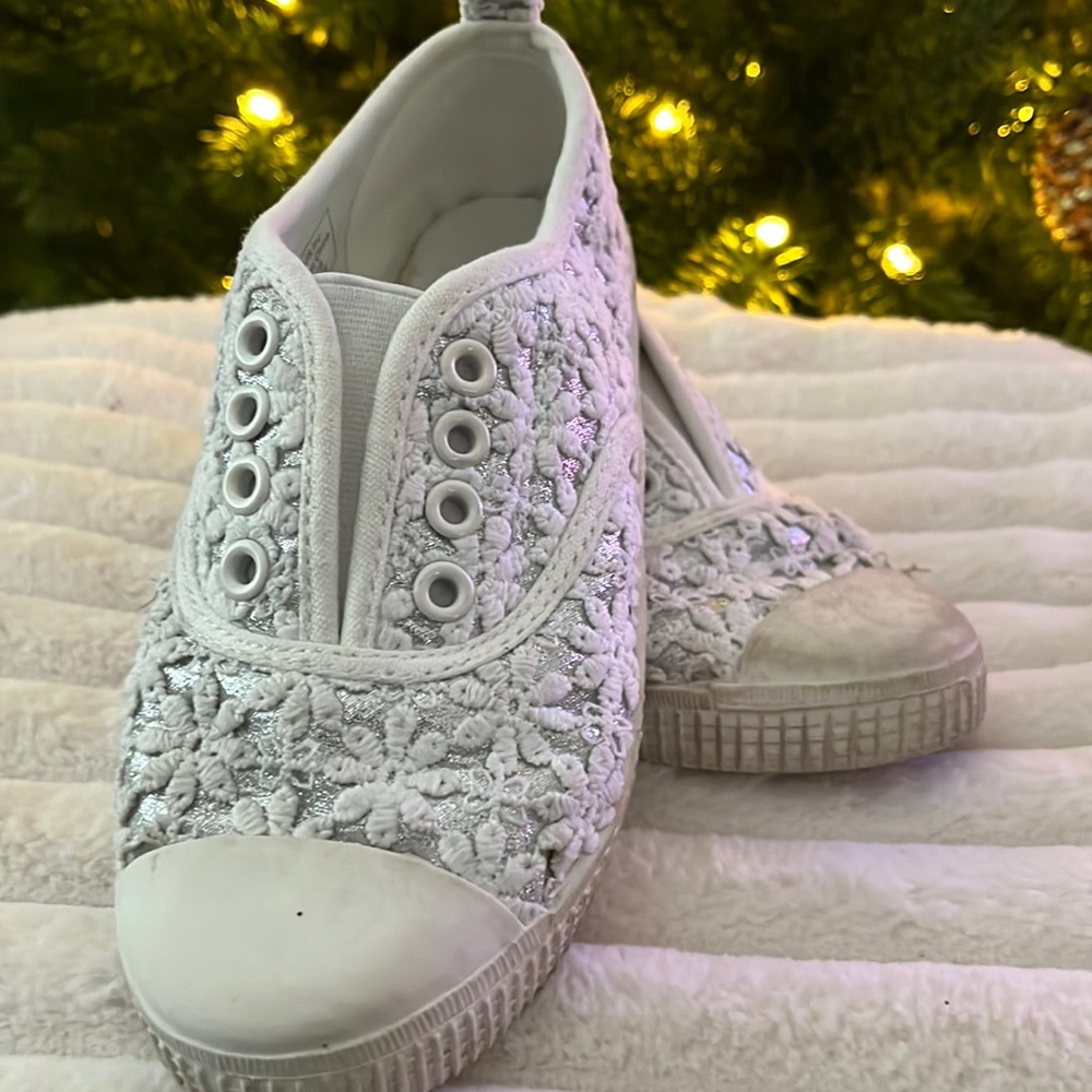 Kids sneakers